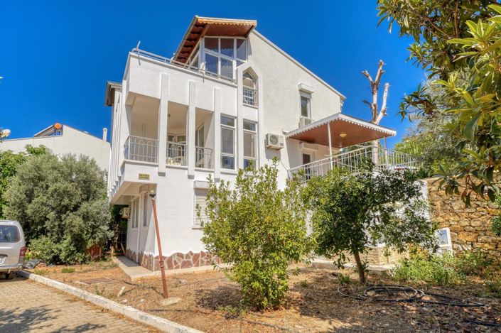 Image No.2-3 Bed Villa for sale