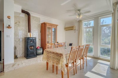 Sea View Alanya Villa For Sale - Dining area furnished for six
