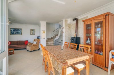 Sea View Alanya Villa For Sale - A spacious living room