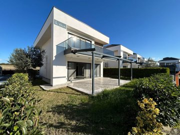Didim Property In A Luxury Complex For Sale – Modern villa with private garden