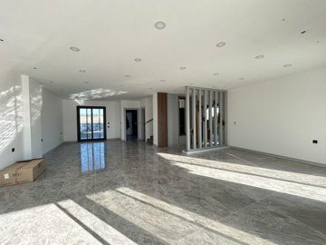 Didim Property In A Luxury Complex For Sale – Huge living area with beautiful tile flooring