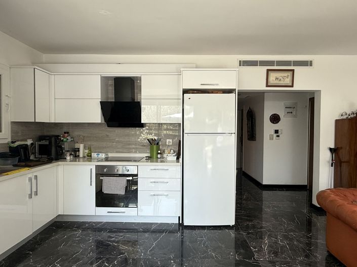 Image No.11-3 Bed Apartment for sale