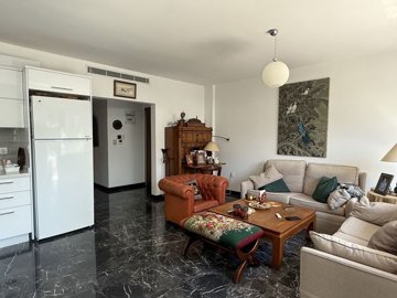 Charming Three-Bedroom Bodrum Property For sale - Great-sized lounge