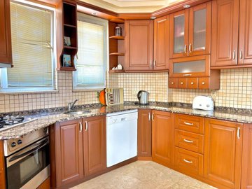 Sea View Three-Bedroom Villa For Sale In Kargicak, Alanya - Fully installed kitchen 