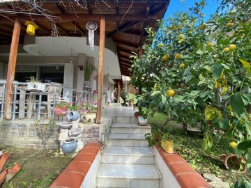 Sea View Three-Bedroom Kusadasi Villa For Sale - Pretty villa with private garden