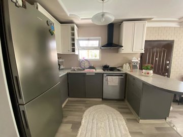 Sea View Three-Bedroom Kusadasi Villa For Sale - Modern kitchen