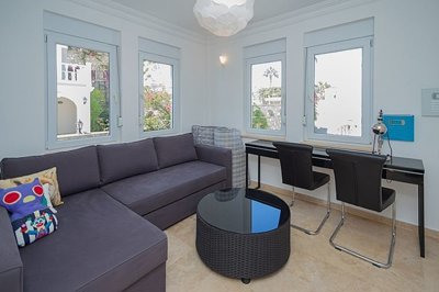 Deluxe Four-Bedroom Alanya Property For Sale - Additional lounge area