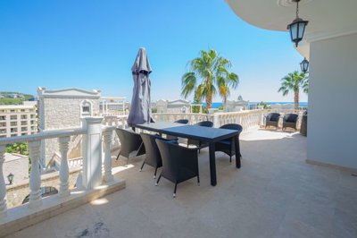 Deluxe Four-Bedroom Alanya Property For Sale - Large private terrace