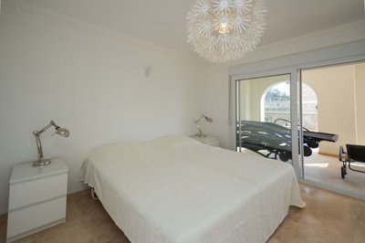 Deluxe Four-Bedroom Alanya Property For Sale - Relaxing double bedroom