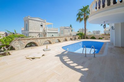 Deluxe Four-Bedroom Alanya Property For Sale - Vast private terraces