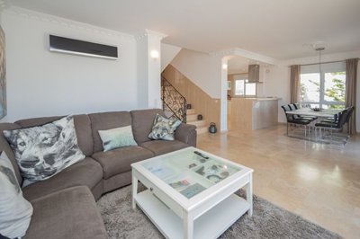 Deluxe Four-Bedroom Alanya Property For Sale - Extensive open-plan living space