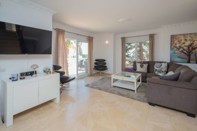 Deluxe Four-Bedroom Alanya Property For Sale - Open-plan living area