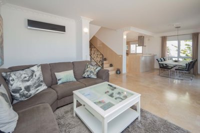 Deluxe Four-Bedroom Alanya Property For Sale - Lounge to the kitchen