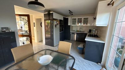 Riverfront Villa For Sale in Belek, Antalya With A Private Pool - Renovated kitchen