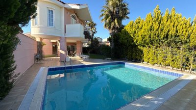 Riverfront Villa For Sale in Belek, Antalya With A Private Pool - Private swimming pool