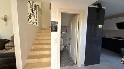 Riverfront Villa For Sale in Belek, Antalya With A Private Pool - Hallway