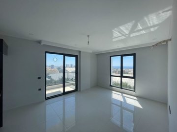 Newly-Built Sea View Alanya Apartment For Sale – Bright and airy lounge with balcony