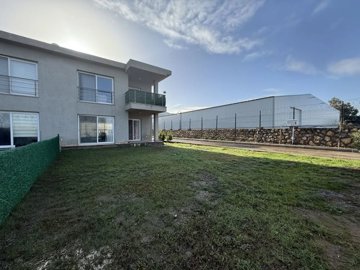 Modern Garden Apartment For Sale In Milas, Mugla - Garden and driveway into the complex