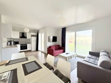 Modern Garden Apartment For Sale In Milas, Mugla - Spacious, open-plan living area