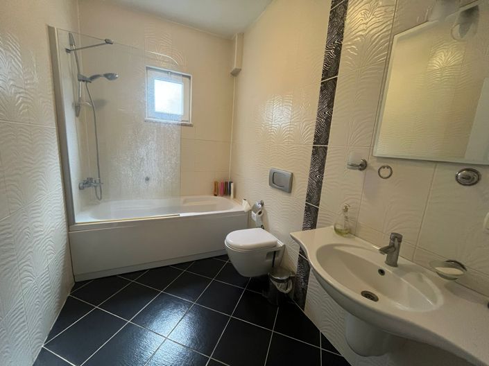 Image No.12-5 Bed Bungalow for sale