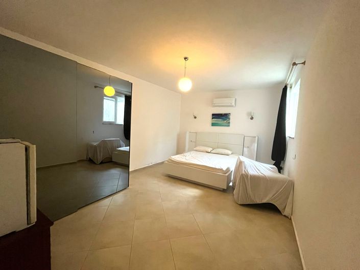 Image No.16-5 Bed Bungalow for sale