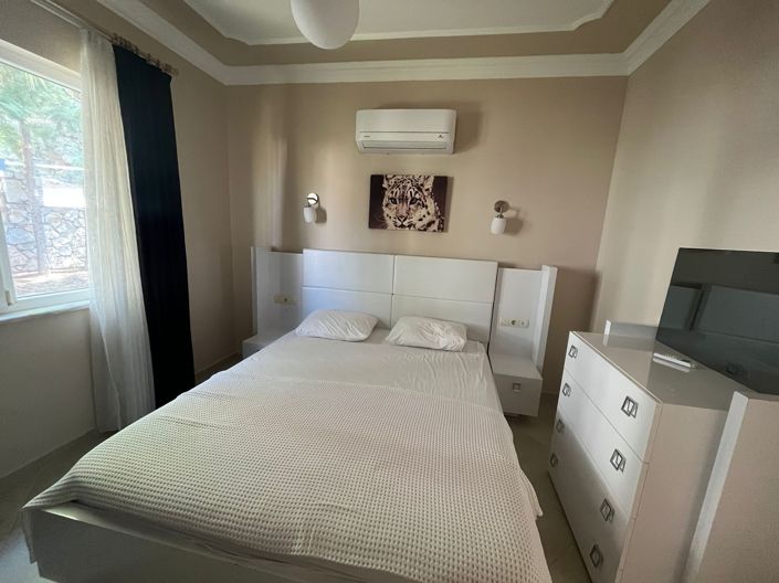 Image No.9-5 Bed Bungalow for sale