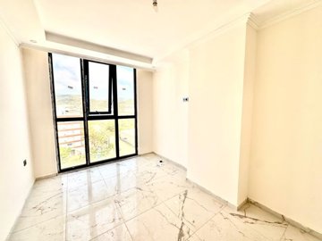 Brand-New Alanya Apartment For Sale - Spacious bedroom with nature views