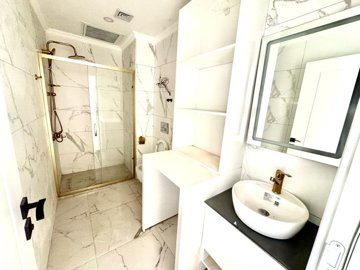 Brand-New Alanya Apartment For Sale - Luxury shower room