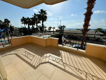 Key-Ready Seafront Apartment in Mahmutlar, Alanya For Sale - Balcony from the living room