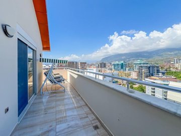 Sea View Penthouse Apartment For Sale in Mahmutlar - Private outdoor space