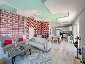 Sea View Penthouse Apartment For Sale in Mahmutlar - Open-plan living area