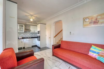 Outstanding Alanya Villa For Sale In Kestel - Lounge to the kitchen