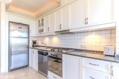 Blissful 2-Bedroom Apartment For Sale In Alanya, Mahmutlar – Modern kitchen