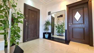 Impeccable Alanya Property For Sale In Tepe, Sugözü - Apartment's entrance hall
