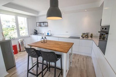 Sizeable Alanya Penthouse For Sale In Cikcilli - Chic bright fully equipped kitchen