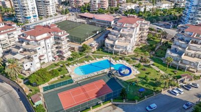 Sizeable Alanya Penthouse For Sale In Cikcilli - arial view over the complex