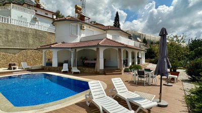 Sea View 4-Bedroom Villa For Sale In Mahmutlar, Alanya – A beautiful villa, pool and garden