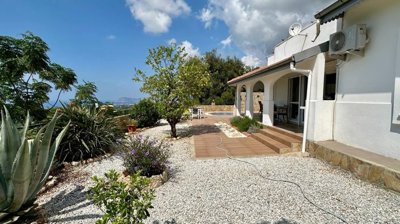 Sea View 4-Bedroom Villa For Sale In Mahmutlar, Alanya – Well-maintained exterior