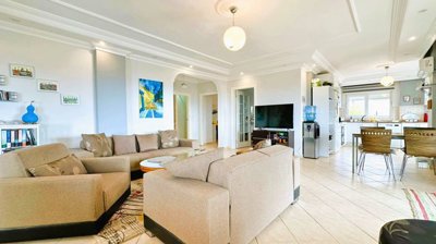 Sea View 4-Bedroom Villa For Sale In Mahmutlar, Alanya – Large open-plan living space