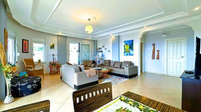 Sea View 4-Bedroom Villa For Sale In Mahmutlar, Alanya – Fully furnished lounge