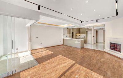 Renovated Alanya Beachfront Apartment For Sale - Spacious open-plan living area