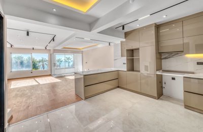 Renovated Alanya Beachfront Apartment For Sale - Large kitchen