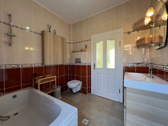 Image No.18-3 Bed Villa for sale