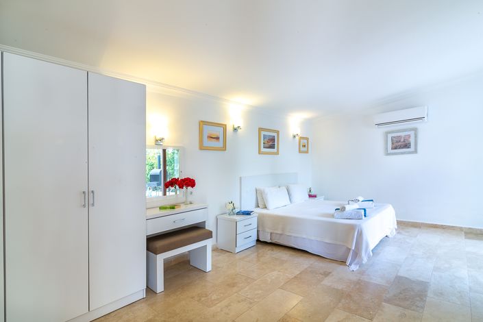 Image No.15-4 Bed Villa for sale