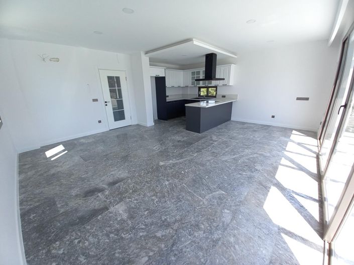 Image No.9-3 Bed Villa for sale