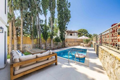 Newly Built Bodrum Villa For Sale In Central Gumusluk - Poolside sun terrace