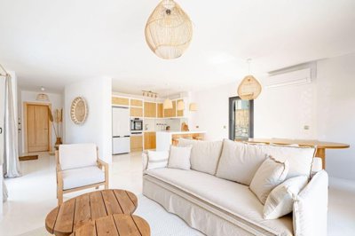 Newly Built Bodrum Villa For Sale In Central Gumusluk - Bright and airy living space