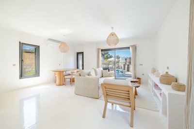 Newly Built Bodrum Villa For Sale In Central Gumusluk - Spacious living area