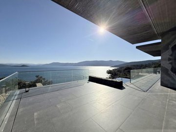 Sensational Seafront Villa In Bodrum For Sale - Infinity pool with full sea views