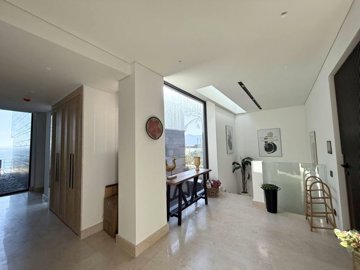 Sensational Seafront Villa In Bodrum For Sale - Upper floor landing